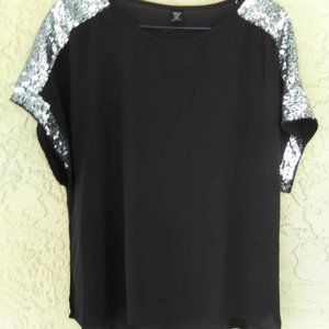 XL, BLACK WITH SILVER SEQUINS. PRETTY SHORT SLEEVE, COOL AND COMFY.